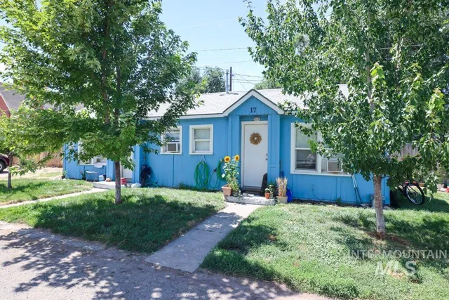 $1,250,000 | 124 Northwest 4th Avenue, Ontario, OR 97914