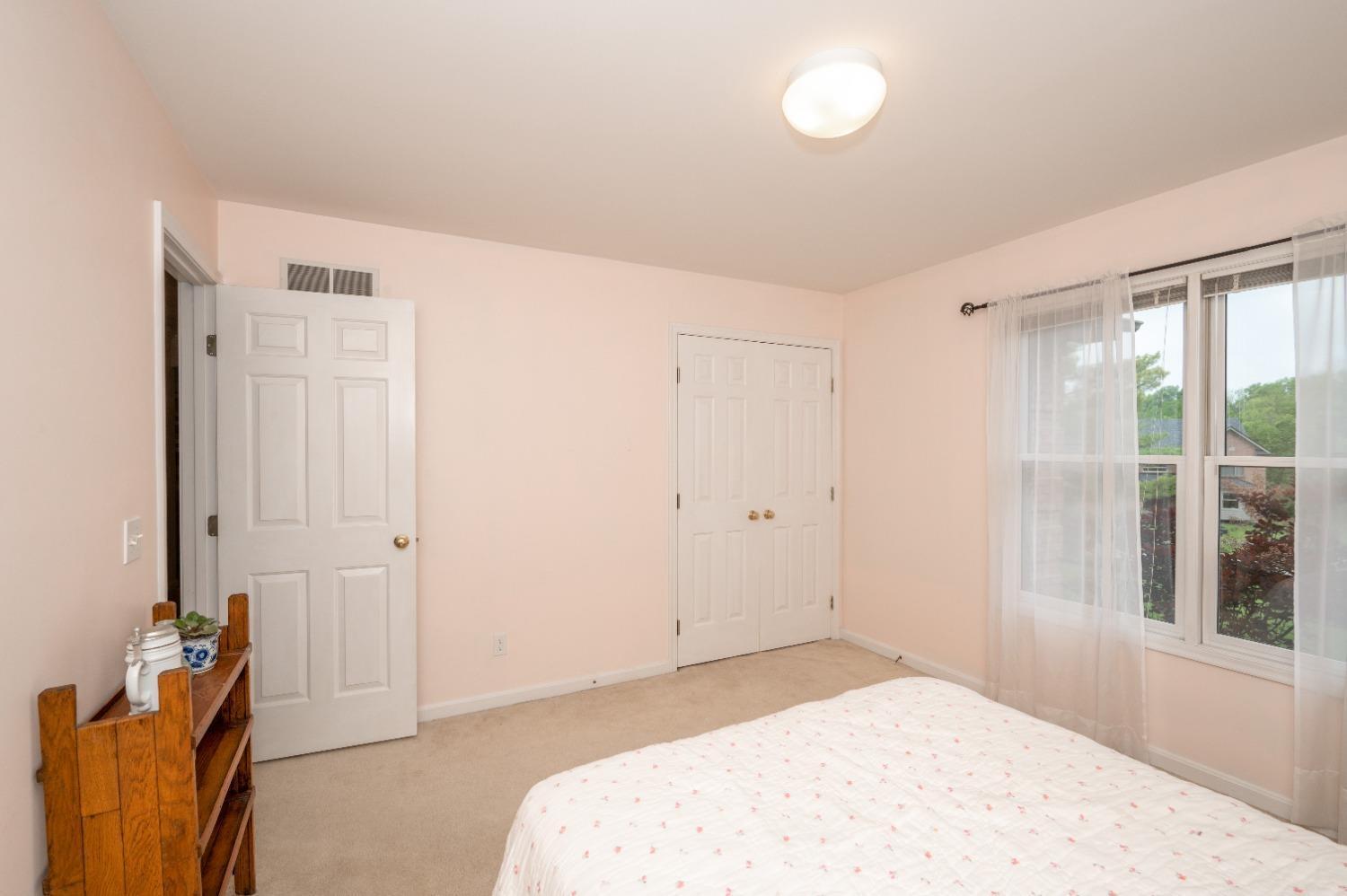 10024 Pebble Ridge Lane Cincinnati, OH 45252 - Photo 14 of 36 Gallery Image 14