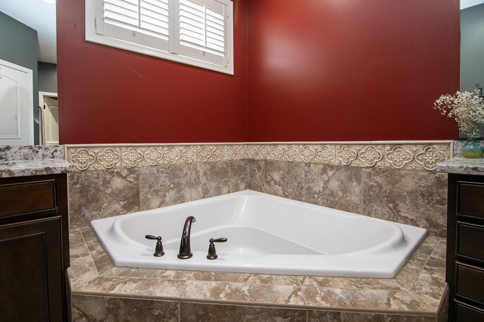 16665 Merc Lane Lockport, IL 60441 - Photo 26 of 54 a bath tub sitting in a bathroom