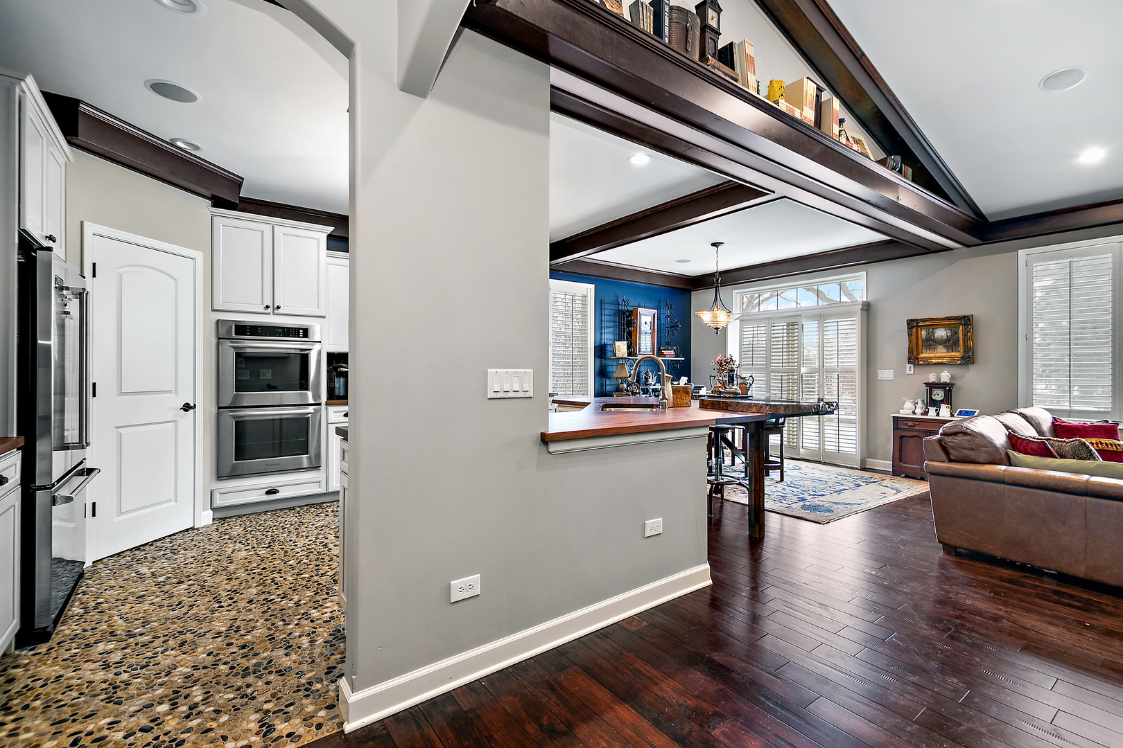 16665 Merc Lane Lockport, IL 60441 - Photo 7 of 54 a view of a living room