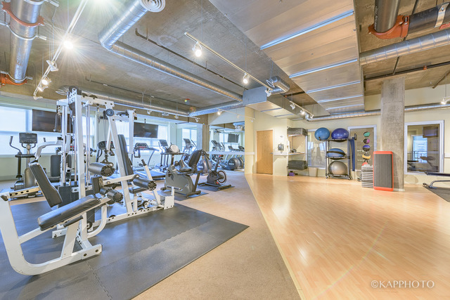 1000 West Adams Street, Unit 413 Chicago, IL 60607 - Photo 27 of 29 a view of a room with gym equipment
