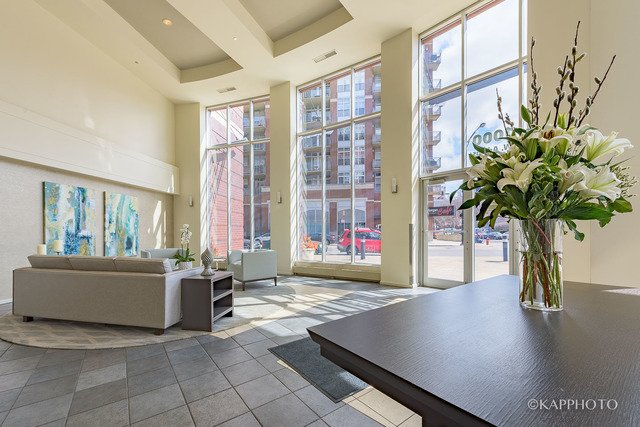 1000 West Adams Street, Unit 413 Chicago, IL 60607 - Photo 3 of 29 a living room filled with furniture window and a potted plant