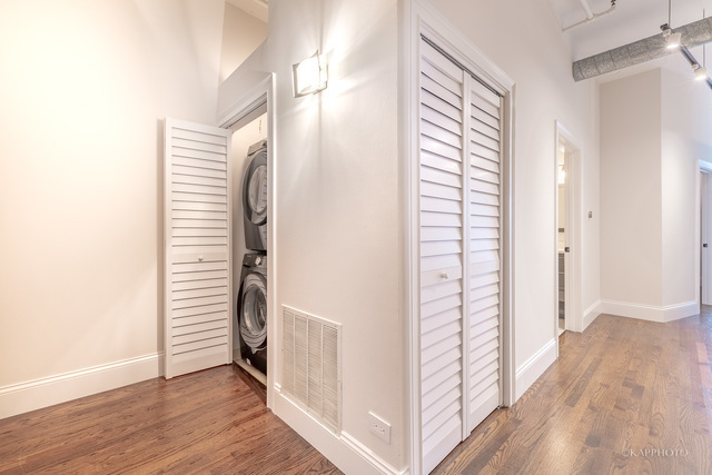 1000 West Adams Street, Unit 413 Chicago, IL 60607 - Photo 6 of 29 a view of a hallway with wooden floor and staircase