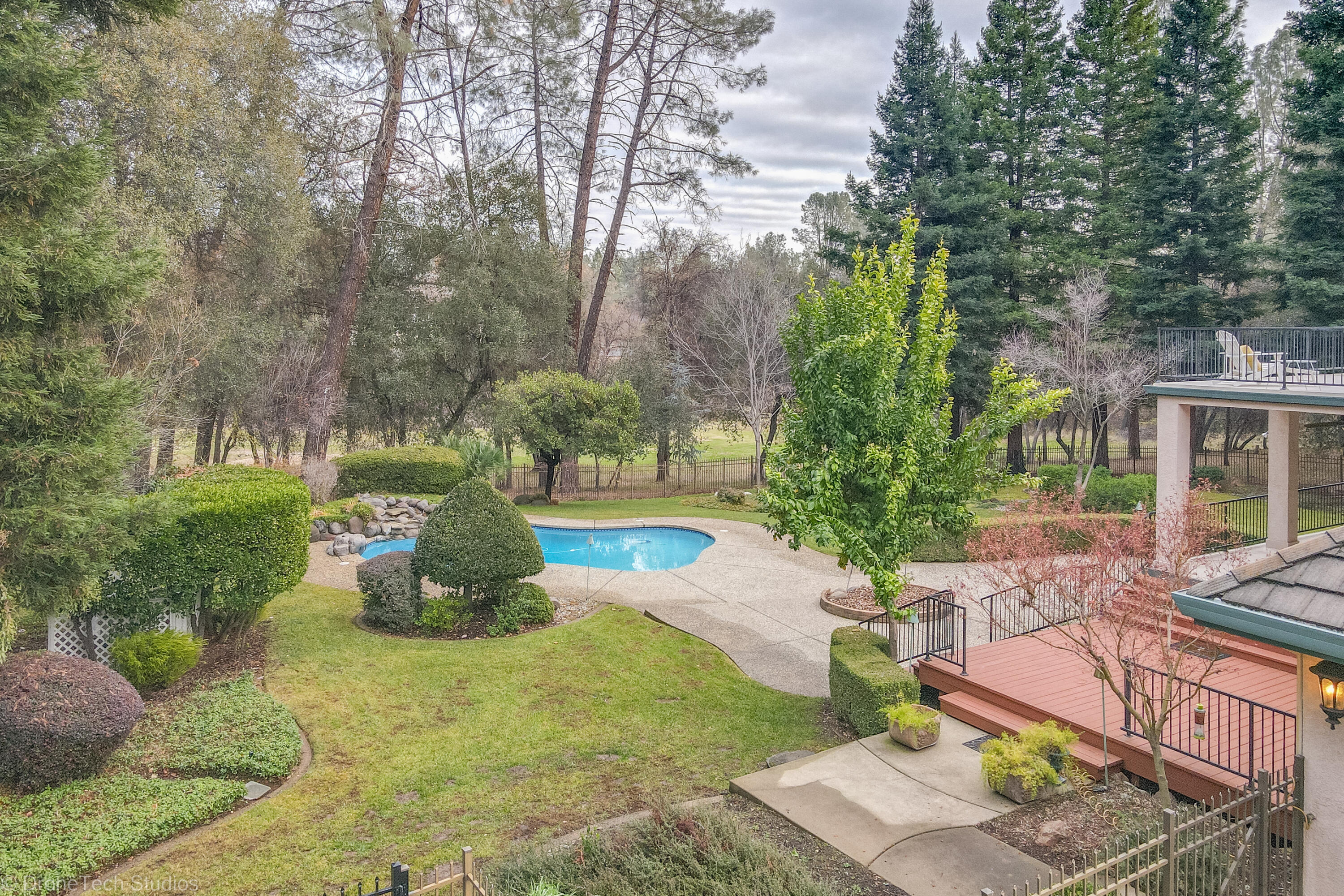 13335 Tierra Heights Road Redding, CA 96003 - Photo 12 of 72 .