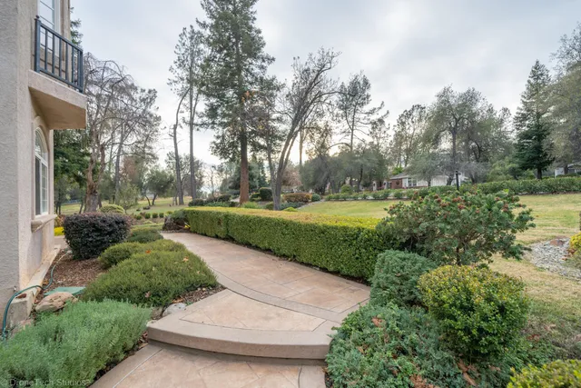 $995,000 | 13335 Tierra Heights Road, Redding, CA 96003
