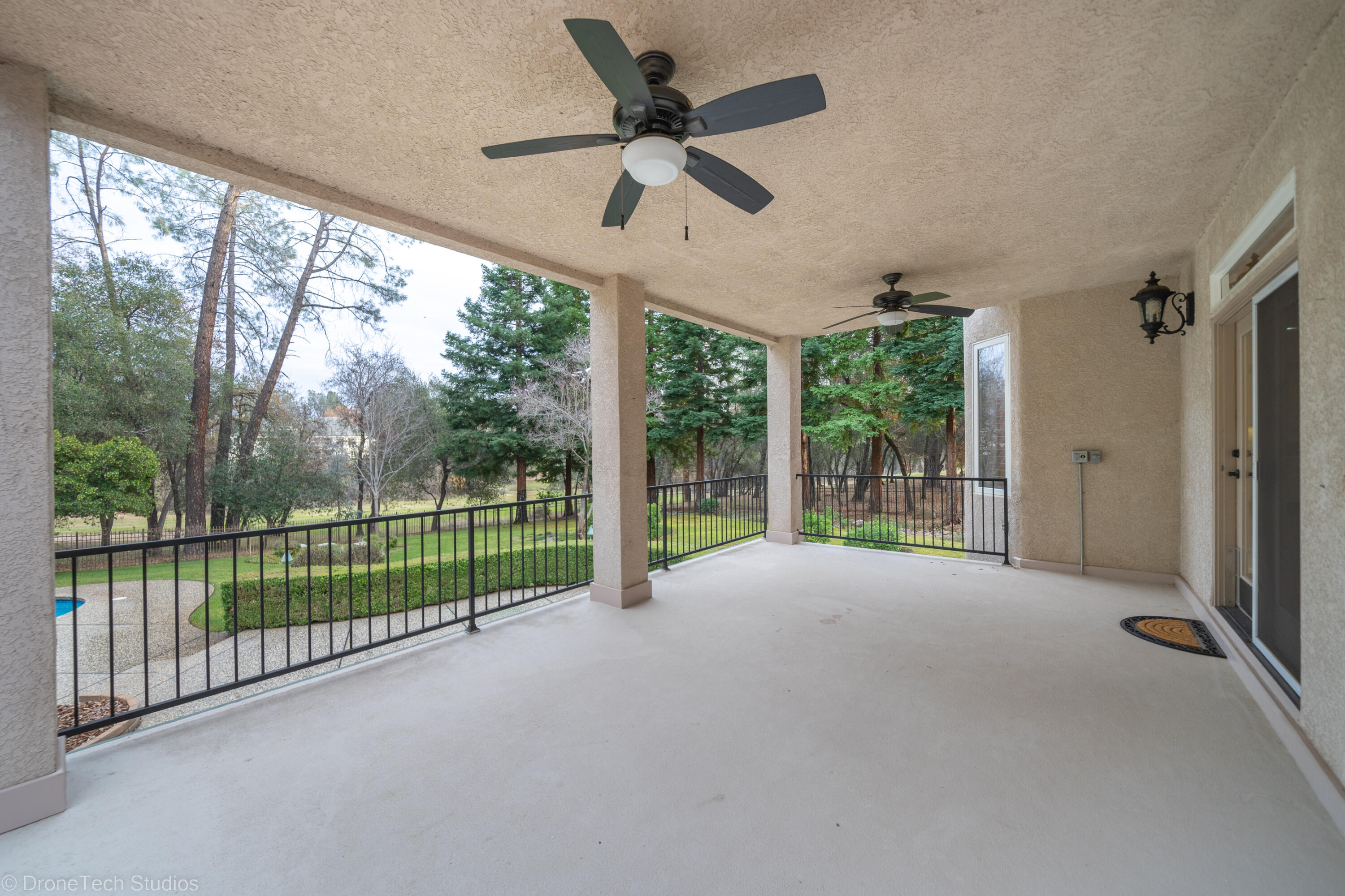 13335 Tierra Heights Road Redding, CA 96003 - Photo 21 of 72 Huge covered patio