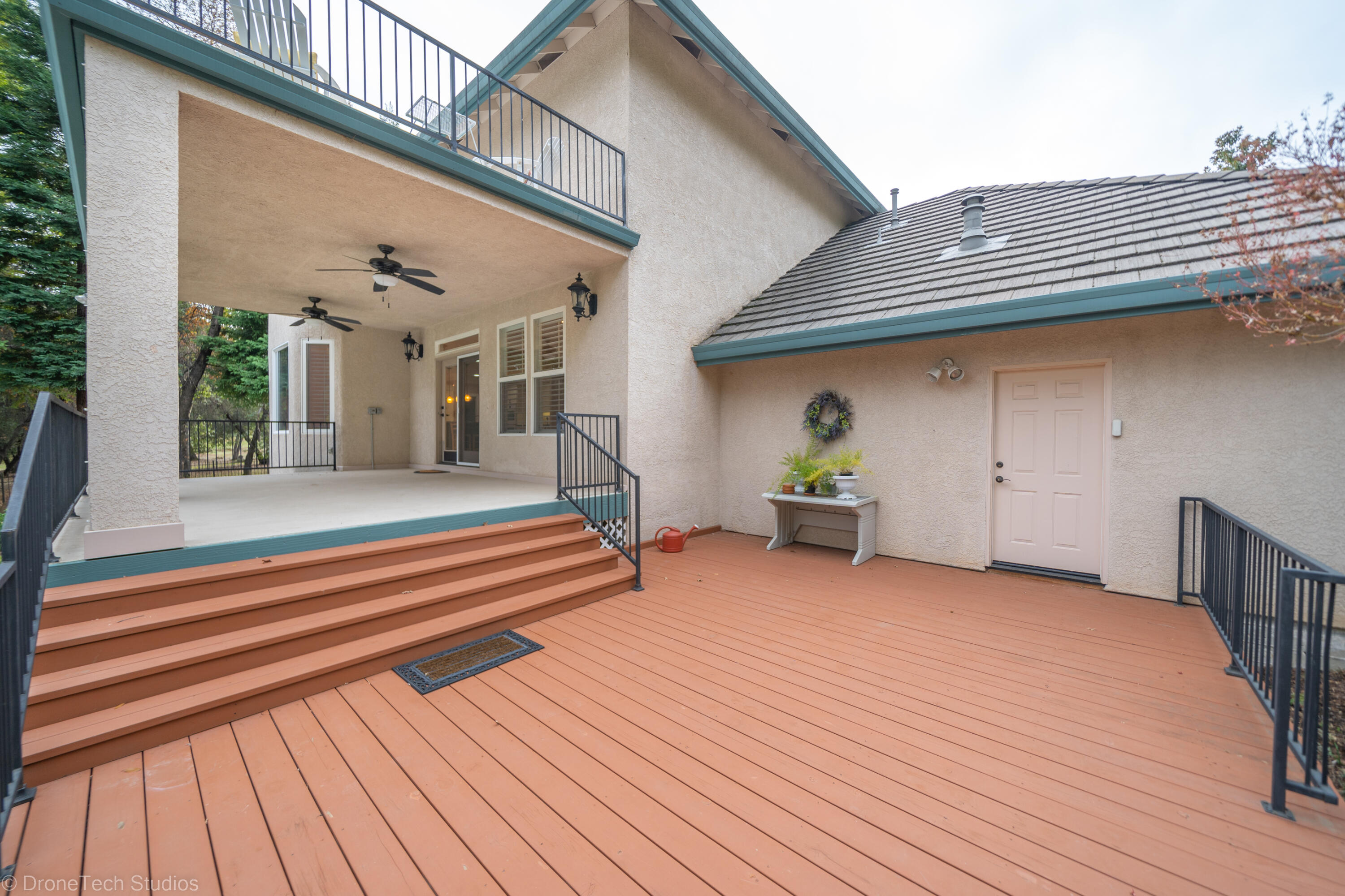 13335 Tierra Heights Road Redding, CA 96003 - Photo 23 of 72 Brand new decking!