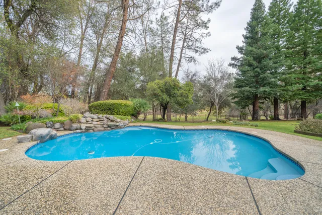 $995,000 | 13335 Tierra Heights Road, Redding, CA 96003