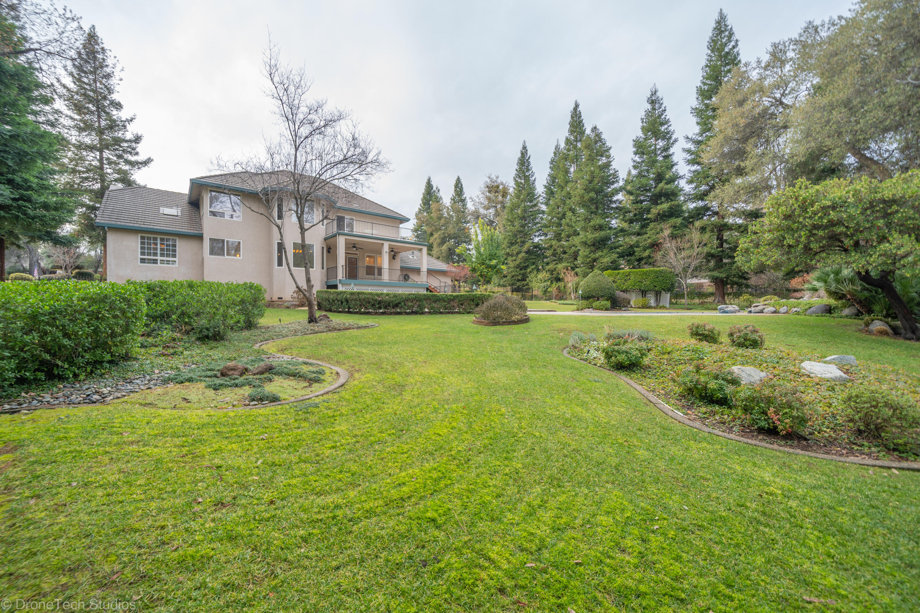 13335 Tierra Heights Road Redding, CA 96003 - Photo 26 of 72 Huge Lawns