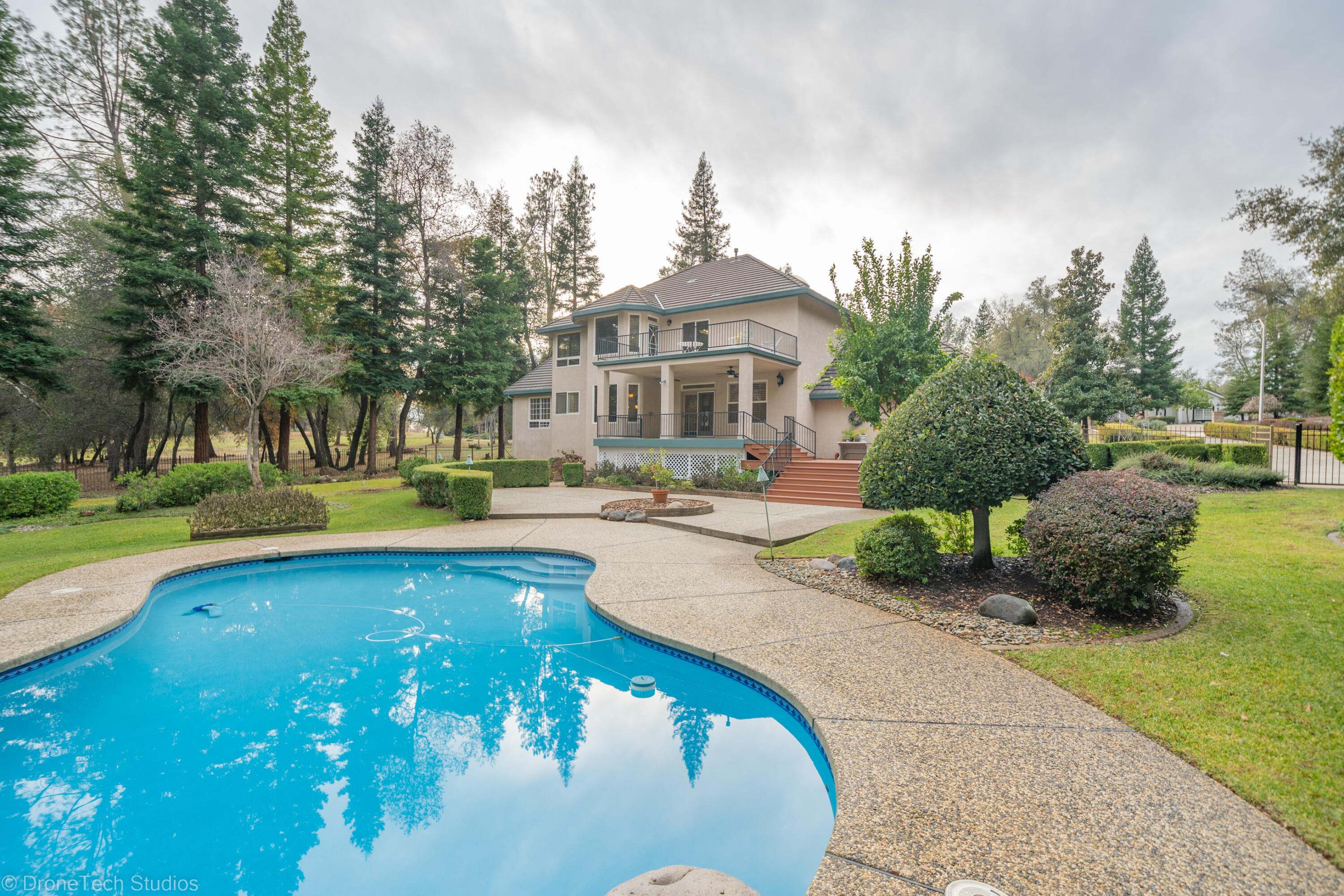 13335 Tierra Heights Road Redding, CA 96003 - Photo 27 of 72 .