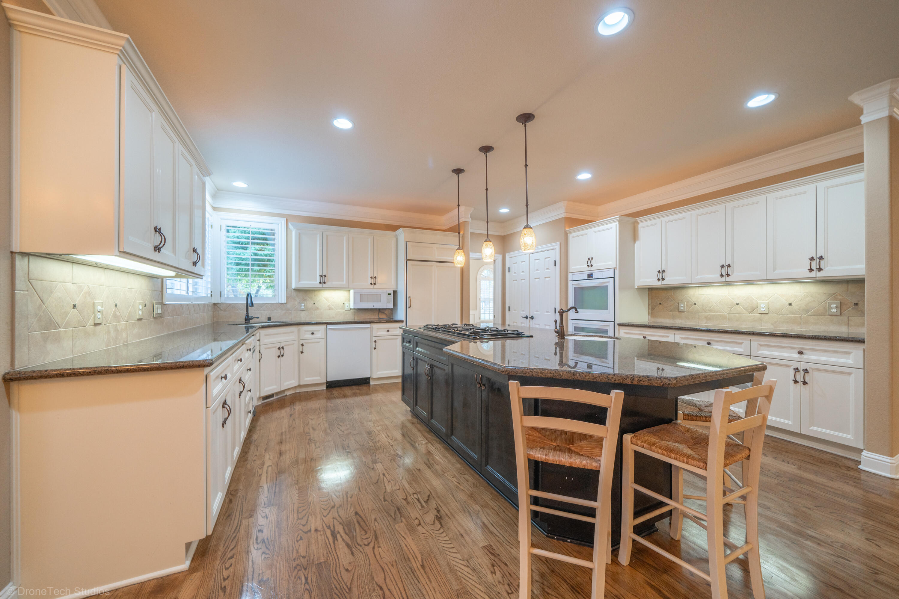 13335 Tierra Heights Road Redding, CA 96003 - Photo 37 of 72 .