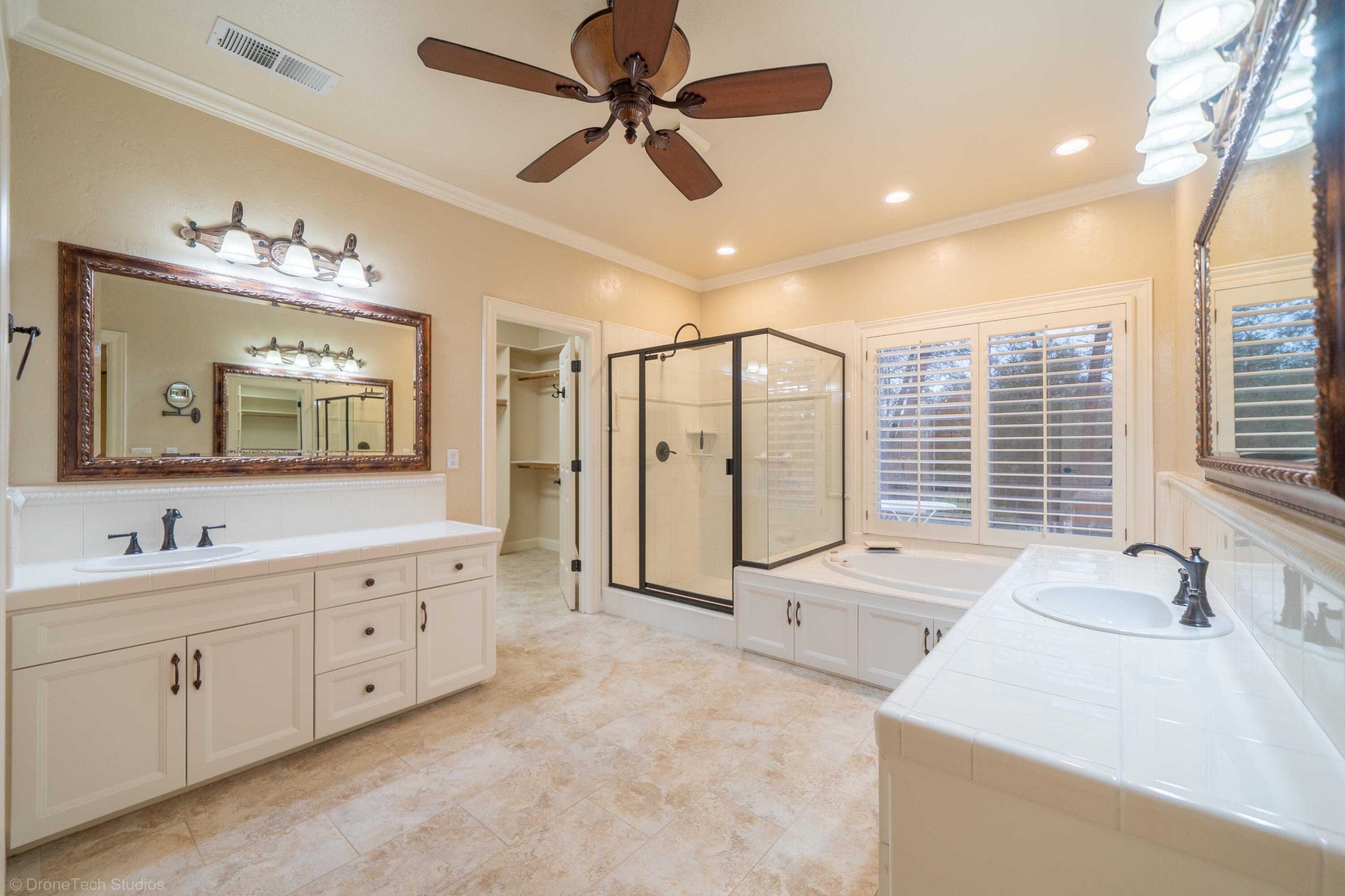 13335 Tierra Heights Road Redding, CA 96003 - Photo 51 of 72 Huge Primary Bath