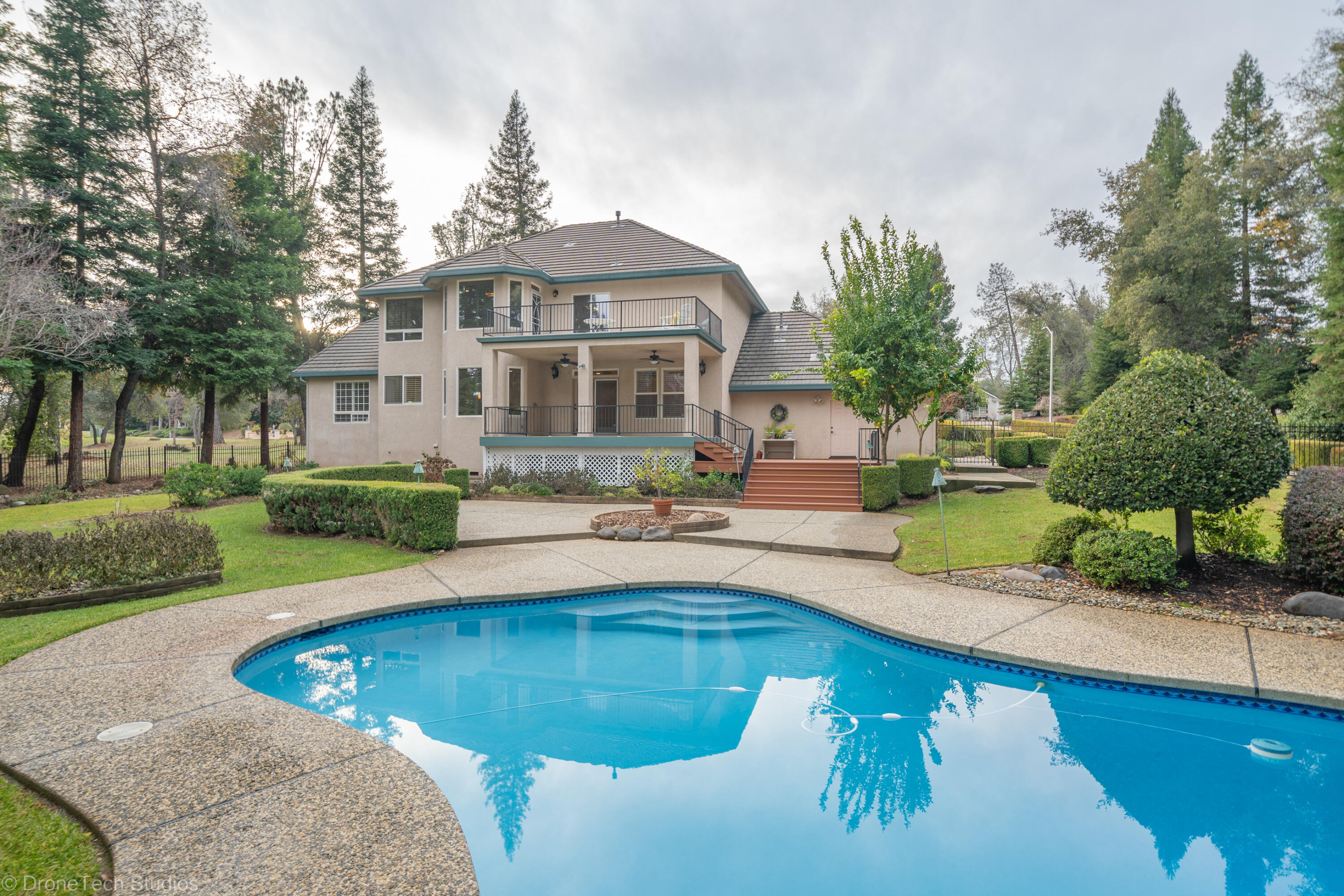 13335 Tierra Heights Road Redding, CA 96003 - Photo 6 of 72 Heated Gunite Pool