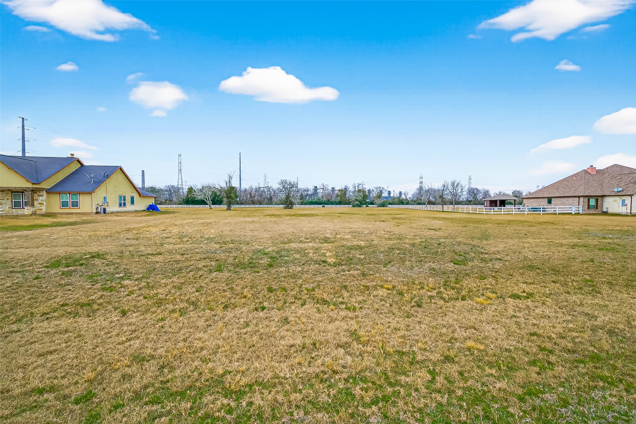 0 Las Botas Richmond, TX 77469 - Photo 8 of 26 a view of an ocean and a room