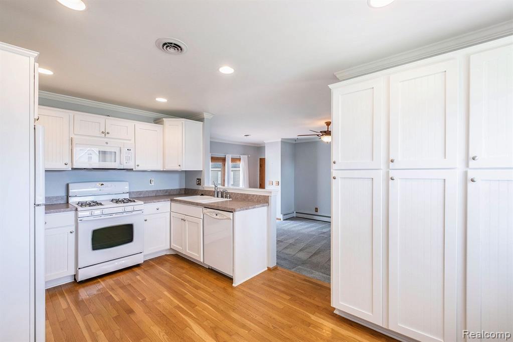 3434 East Rolston Road Fenton, MI 48430 - Photo 9 of 28