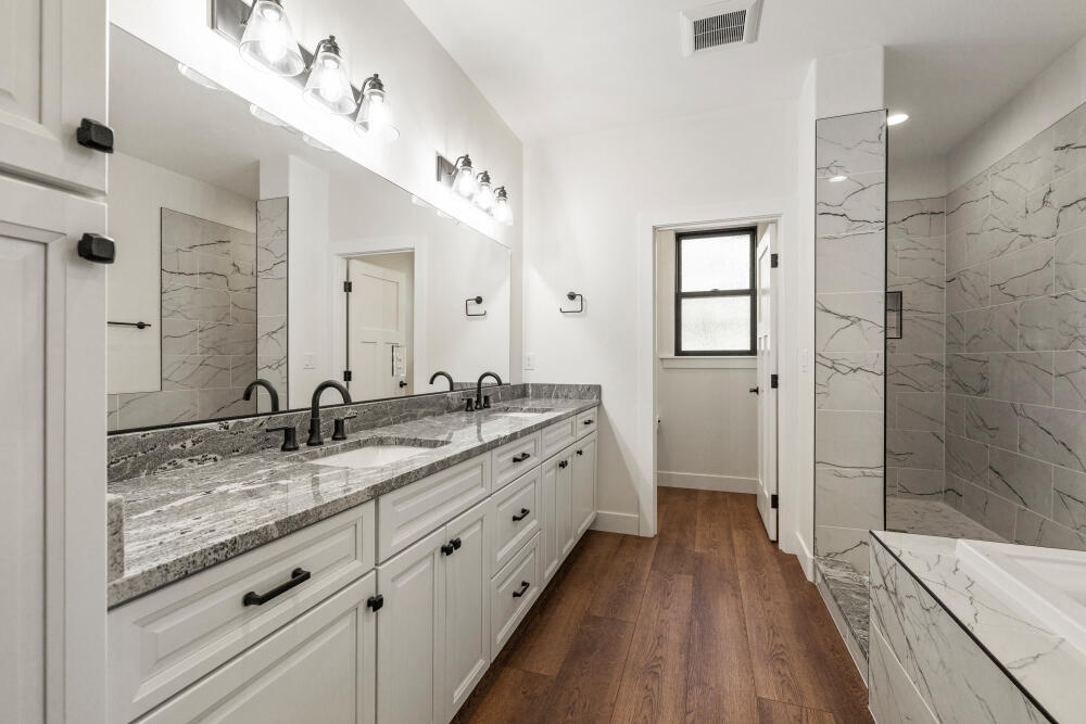 11635 Merganser Road Klamath Falls, OR 97601 - Photo 36 of 68 Double Vanities