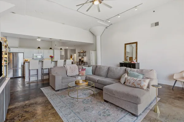 $270,000 | 648 Riverside Drive, Unit 204, Memphis, TN 38103