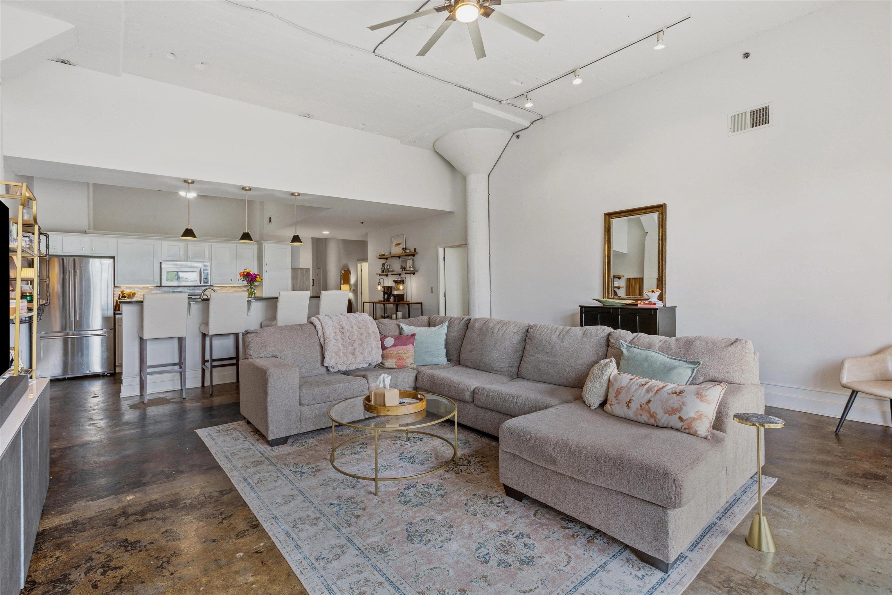 648 Riverside Drive, Unit 204 Memphis, TN 38103 - Photo 1 of 33