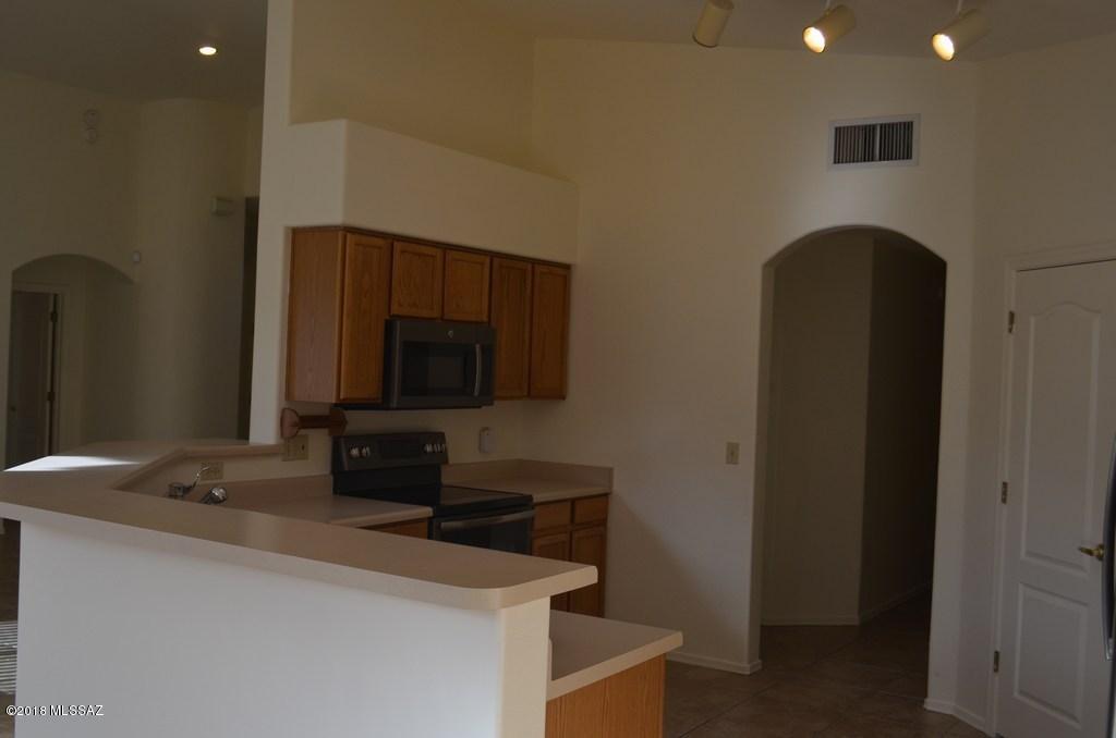11240 North Sawtooth Road Oro Valley, AZ 85737 - Photo 8 of 44