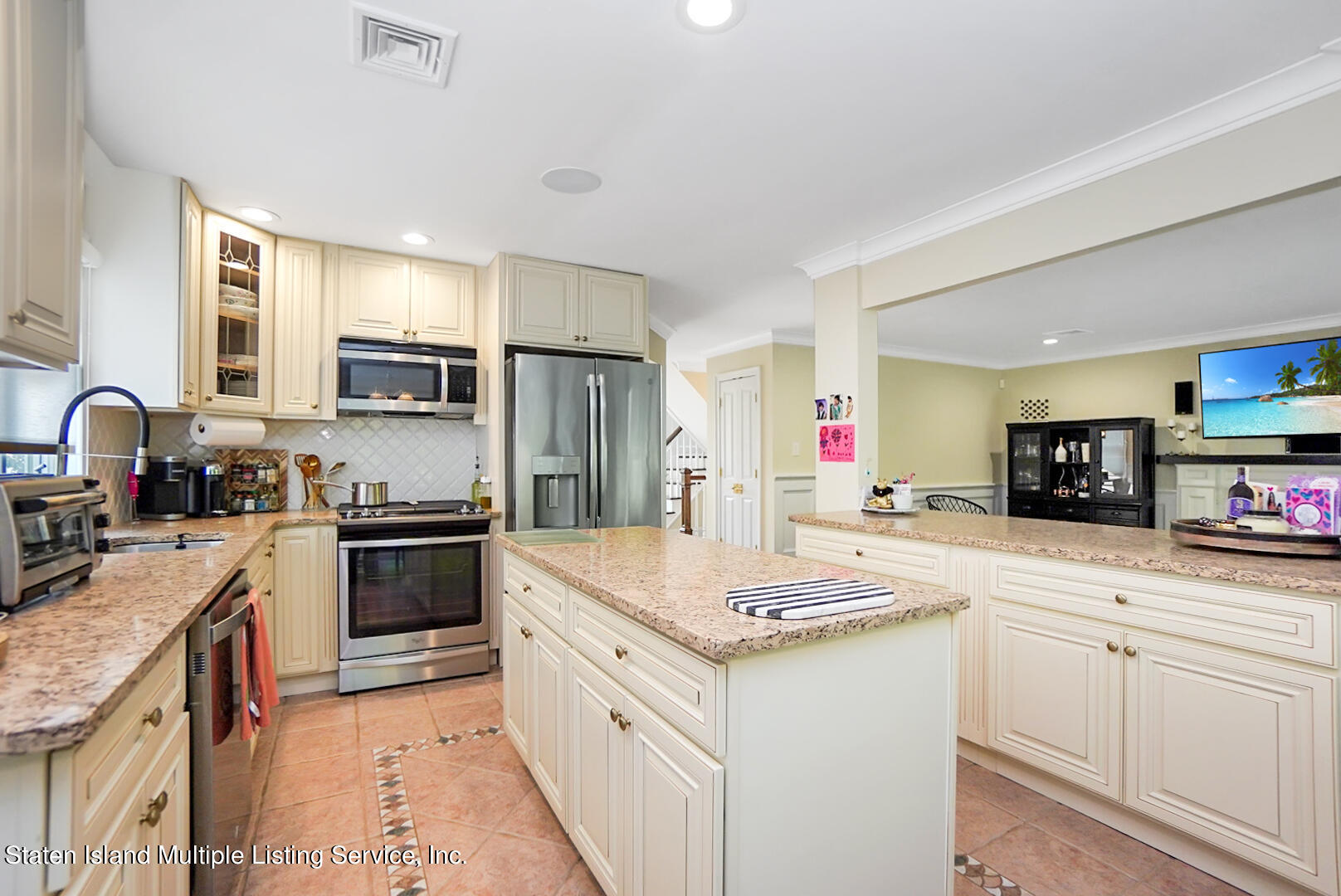 64 Covington Circle Staten Island, NY 10312 - Photo 15 of 40 Photo Nov 16 2022, 8 03 32 AM