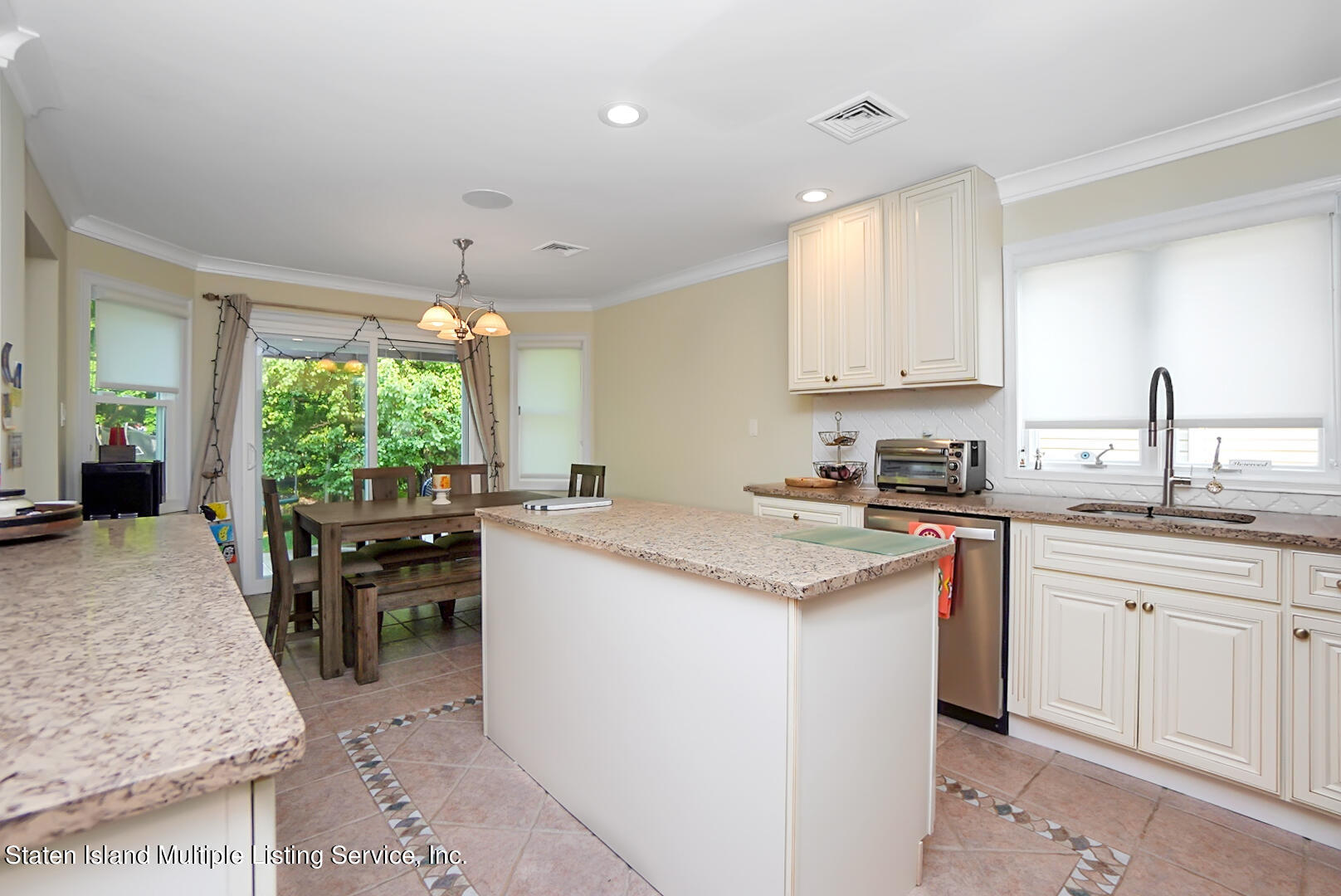 64 Covington Circle Staten Island, NY 10312 - Photo 16 of 40 Photo Nov 16 2022, 8 02 45 AM