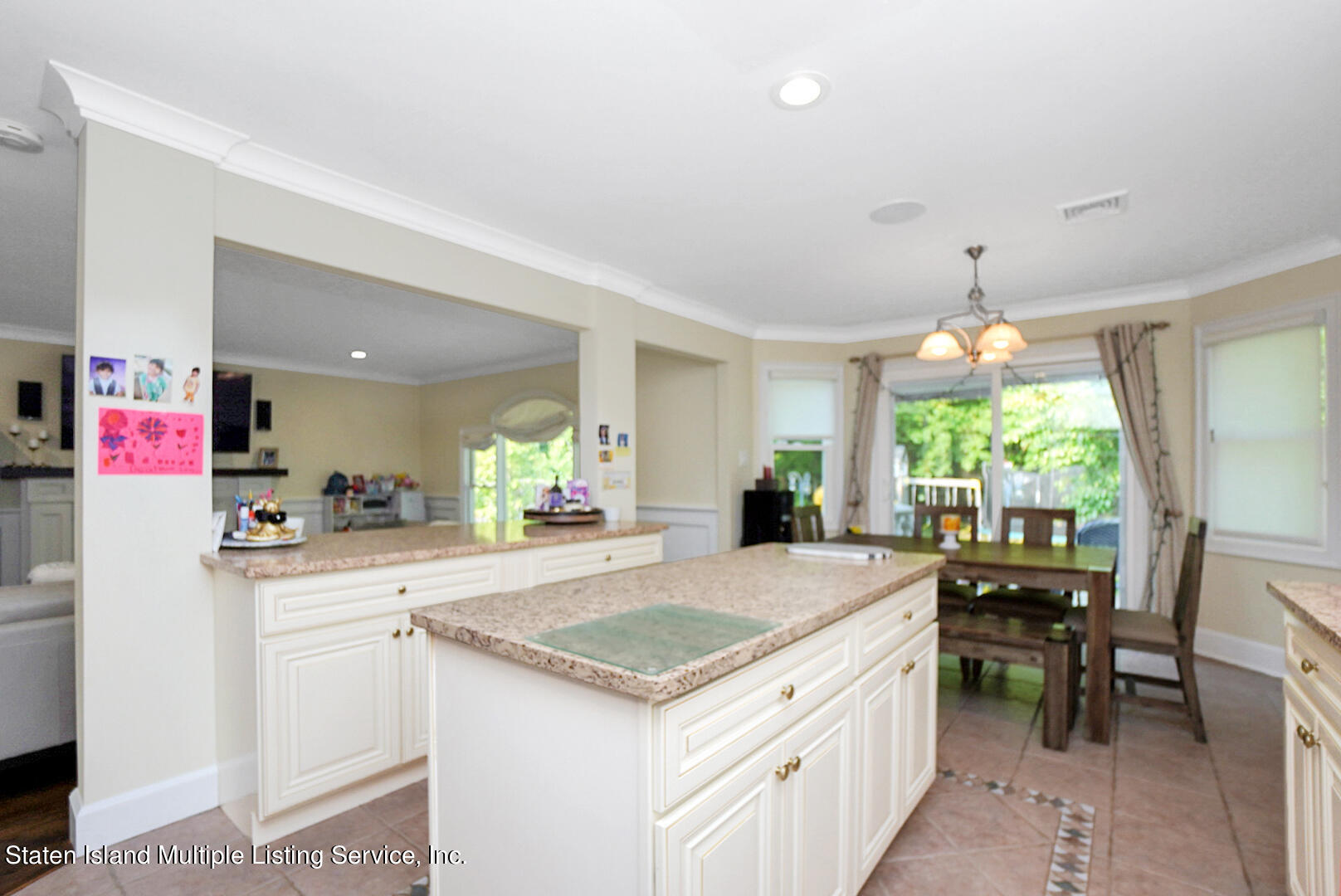 64 Covington Circle Staten Island, NY 10312 - Photo 17 of 40 Photo Nov 16 2022, 8 02 56 AM