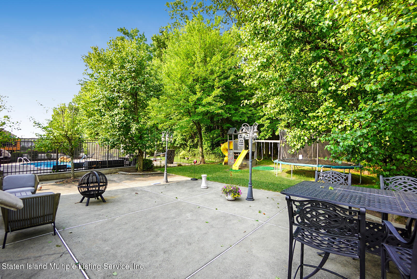 64 Covington Circle Staten Island, NY 10312 - Photo 37 of 40 Photo Nov 16 2022, 8 16 31 AM