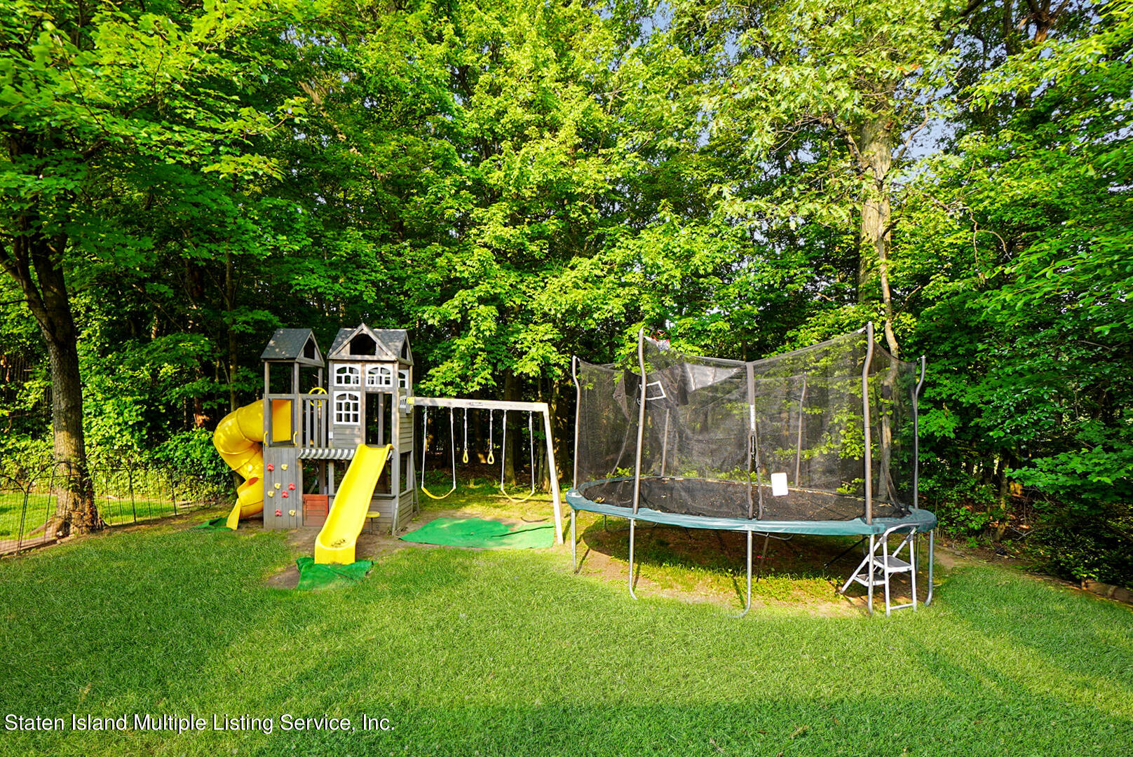 64 Covington Circle Staten Island, NY 10312 - Photo 38 of 40 Photo Nov 16 2022, 8 16 42 AM