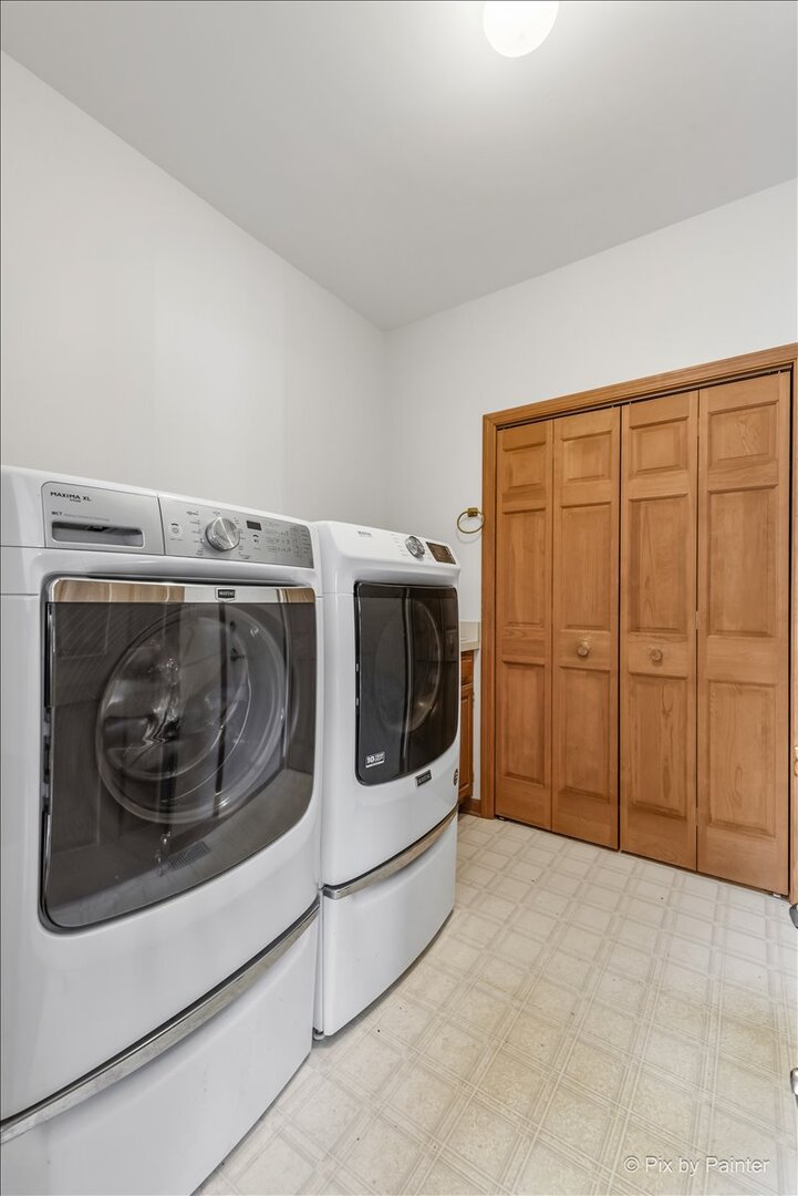 1405 Elk Trail Cary, IL 60013 - Photo 19 of 39 a utility room with dryer and washer