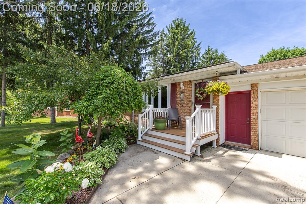880 Joslyn Road Lake Orion, MI 48362 - Photo 4 of 45
