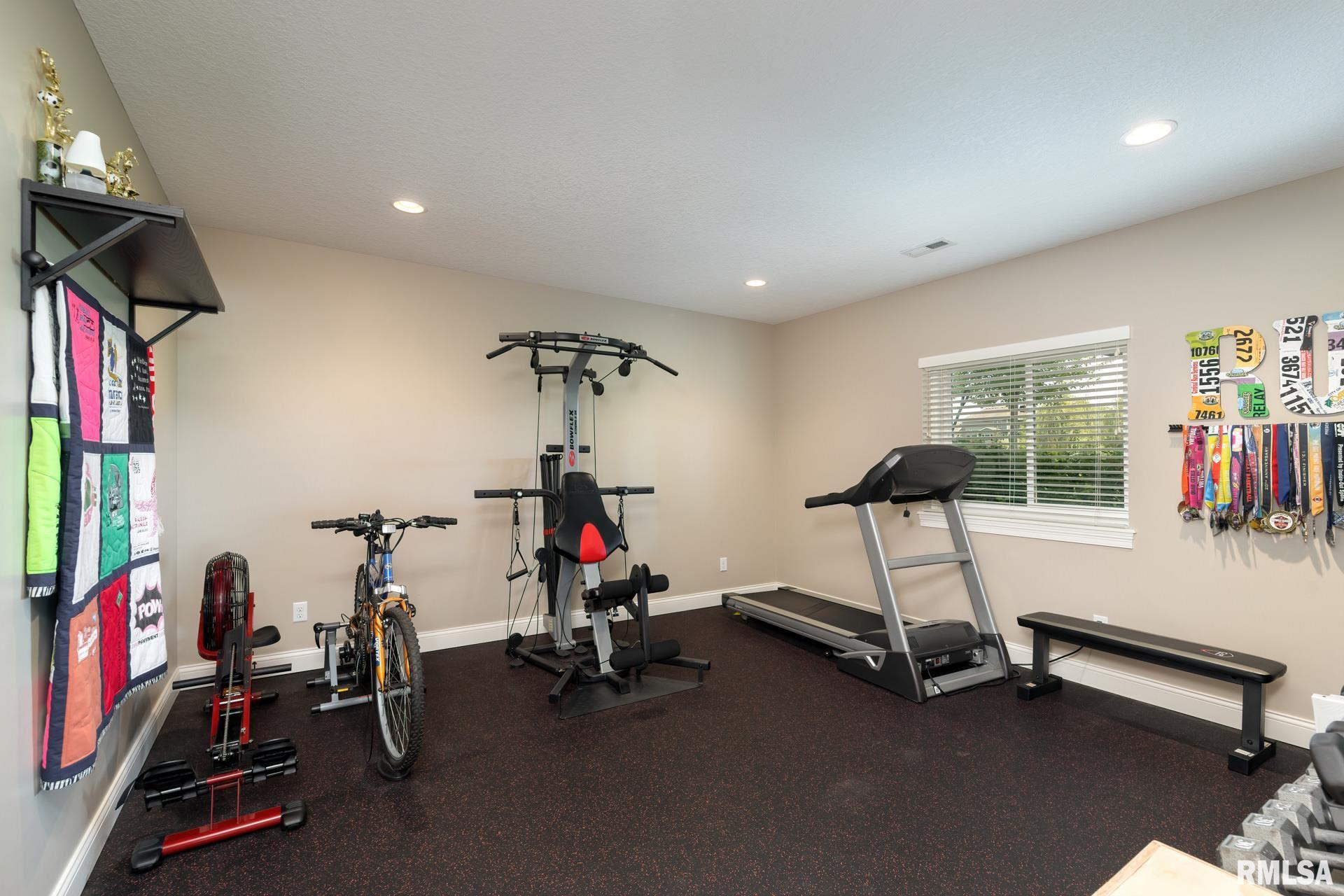 6267 Cardinal Road Bettendorf, IA 52722 - Photo 30 of 46 Gallery Image 30