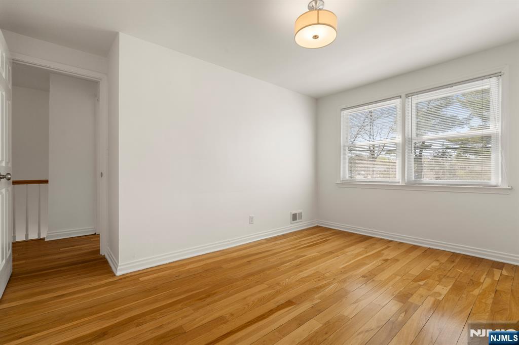 589 Beverly Road Teaneck, NJ 07666 - Photo 13 of 22