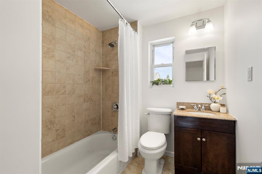 589 Beverly Road Teaneck, NJ 07666 - Photo 16 of 22