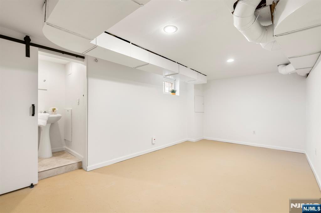 589 Beverly Road Teaneck, NJ 07666 - Photo 17 of 22