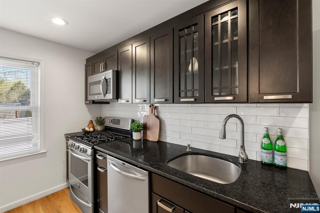 589 Beverly Road Teaneck, NJ 07666 - Photo 8 of 22