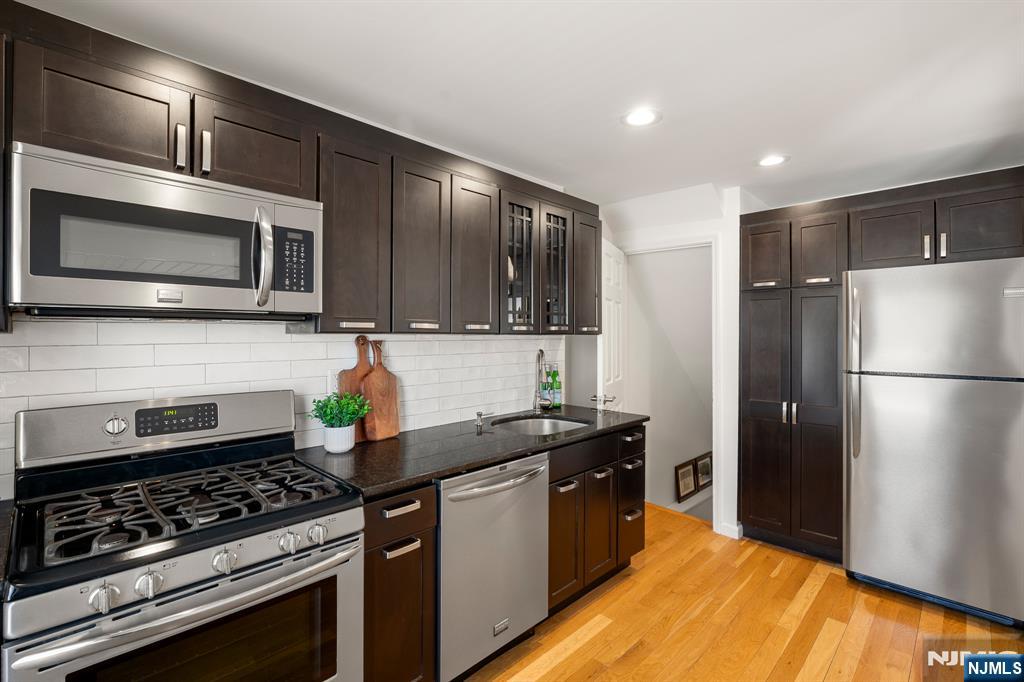 589 Beverly Road Teaneck, NJ 07666 - Photo 9 of 22