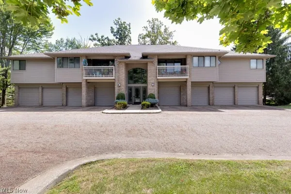 $199,000 | 3800 Rosemont Boulevard, Unit 104D, Fairlawn, OH 44333
