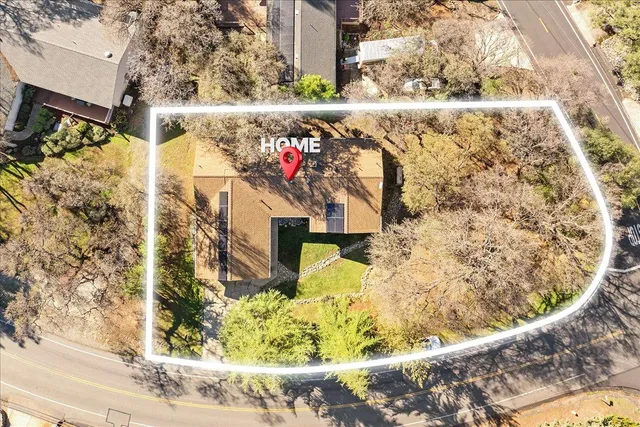 a view of a house with a backyard