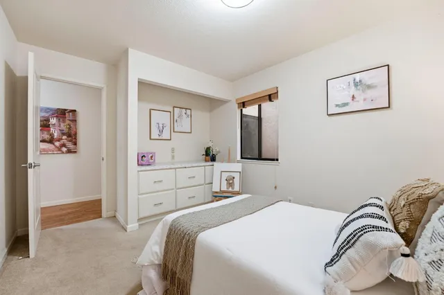 a view of a livingroom with furniture