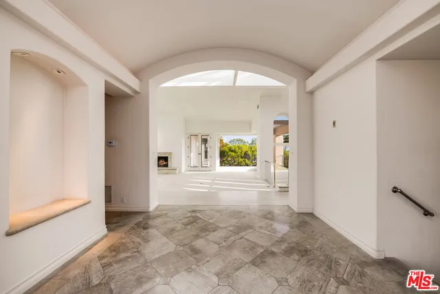 $31,500 | 1136 Calle Vista Drive, Beverly Hills, CA 90210