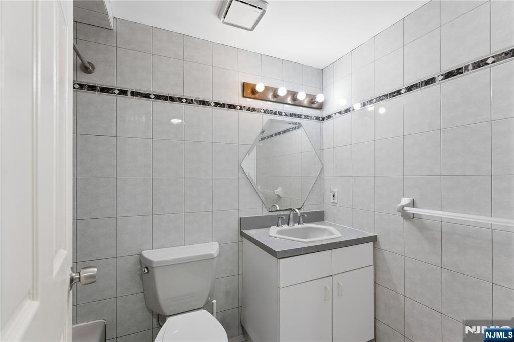 767 Kingsland Avenue Ridgefield, NJ 07657 - Photo 5 of 49