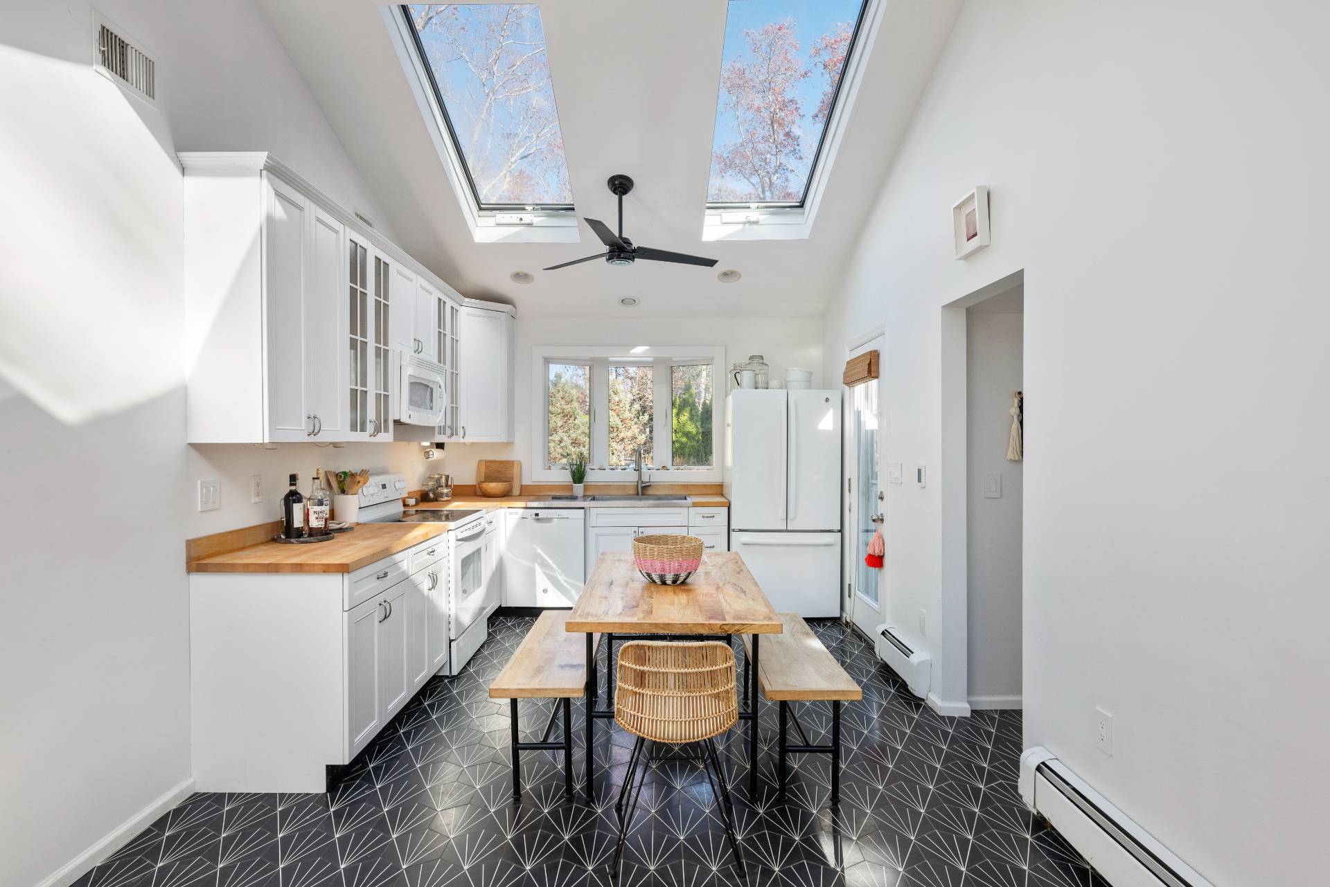 27 Sandra Road East Hampton, NY 11937 - Photo 7 of 15 Gallery Image 7