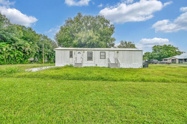 $130,000 | 585 Avenue D, Moore Haven, FL 33471