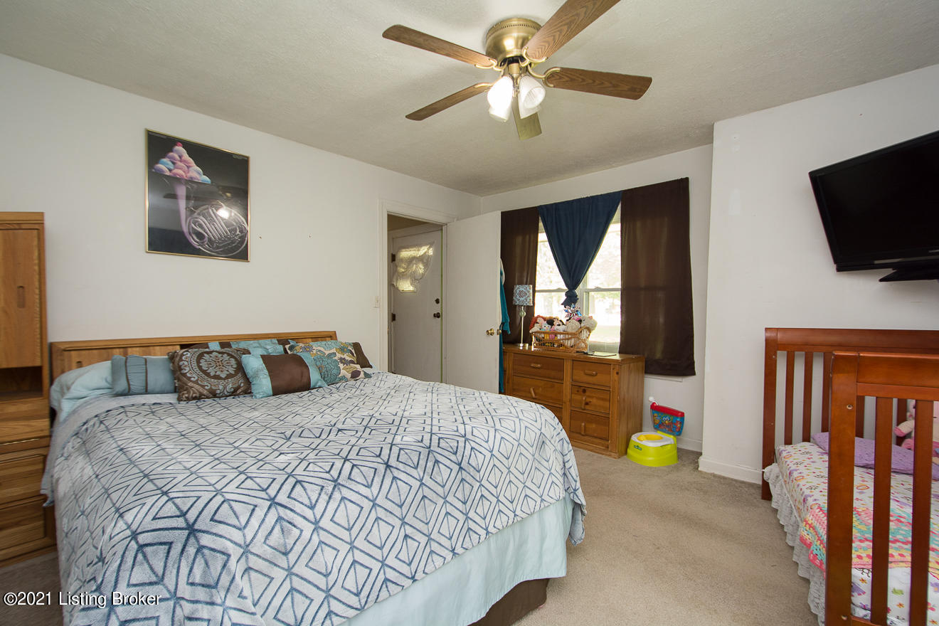 4805 Billtown Road Louisville, KY 40299 - Photo 17 of 31 Bedroom