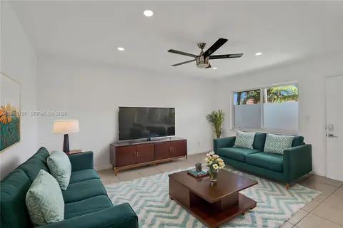 $219,900 | 3050 Northeast 5th Terrace, Unit 13, Wilton Manors, FL 33334
