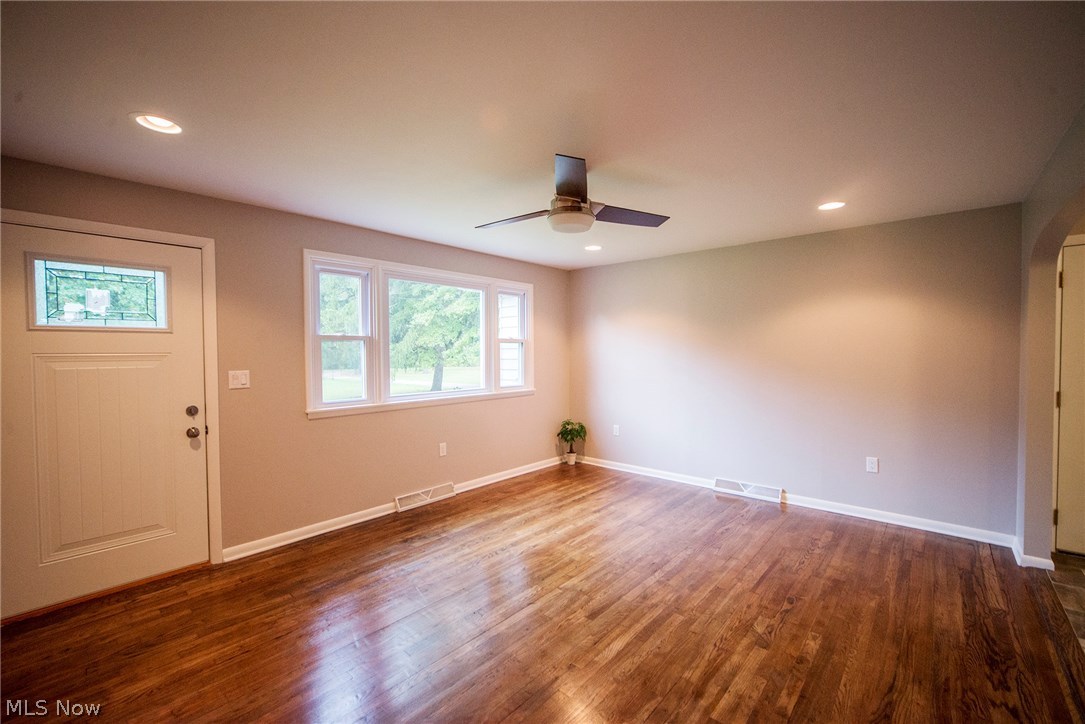 73 Warner Road Southeast Hubbard, OH 44425 - Photo 9 of 16 Gallery Image 9