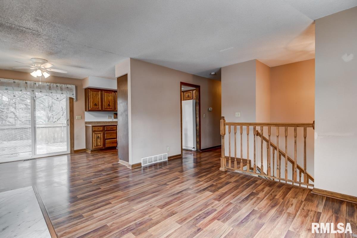2829 East Black Avenue Springfield, IL 62702 - Photo 14 of 28