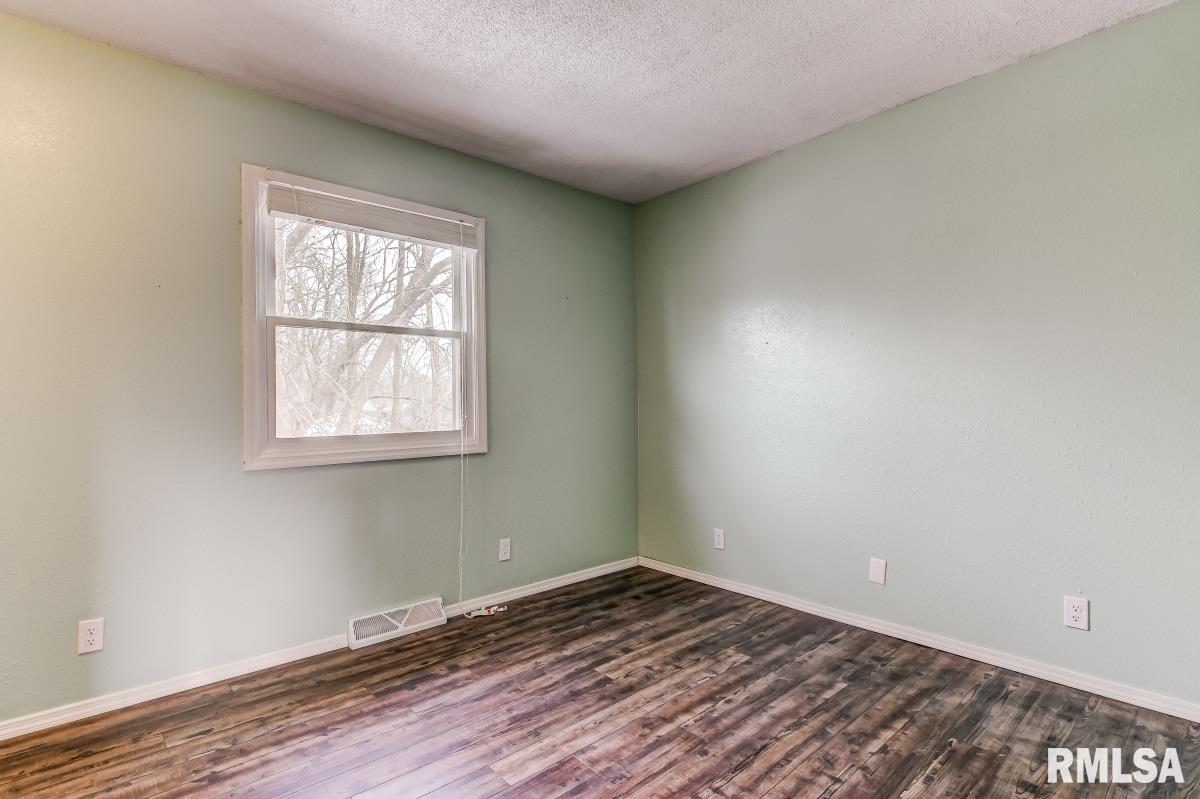2829 East Black Avenue Springfield, IL 62702 - Photo 18 of 28