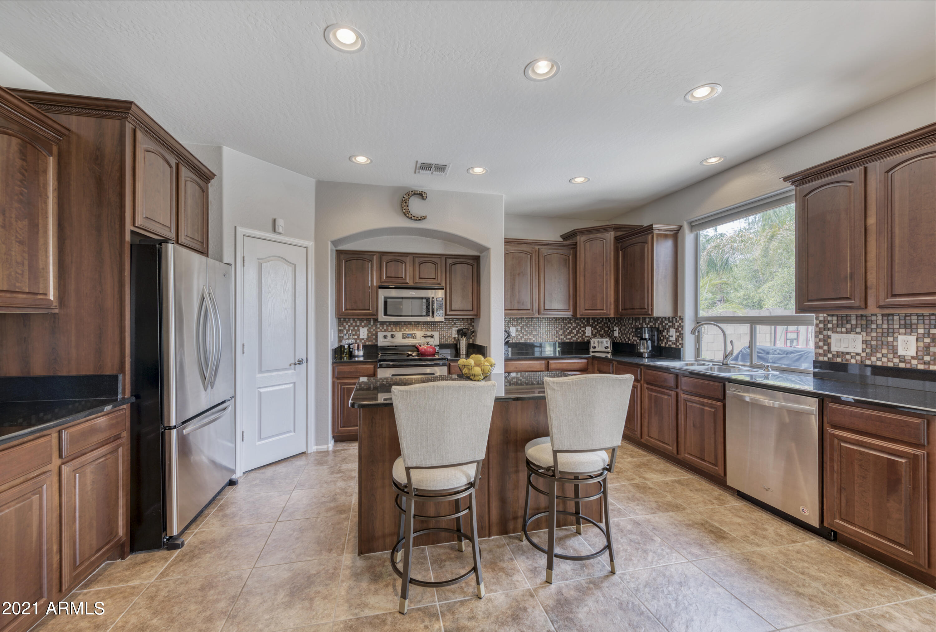 2635 East Ridge Creek Road Phoenix, AZ 85024 - Photo 17 of 45 Kitchen