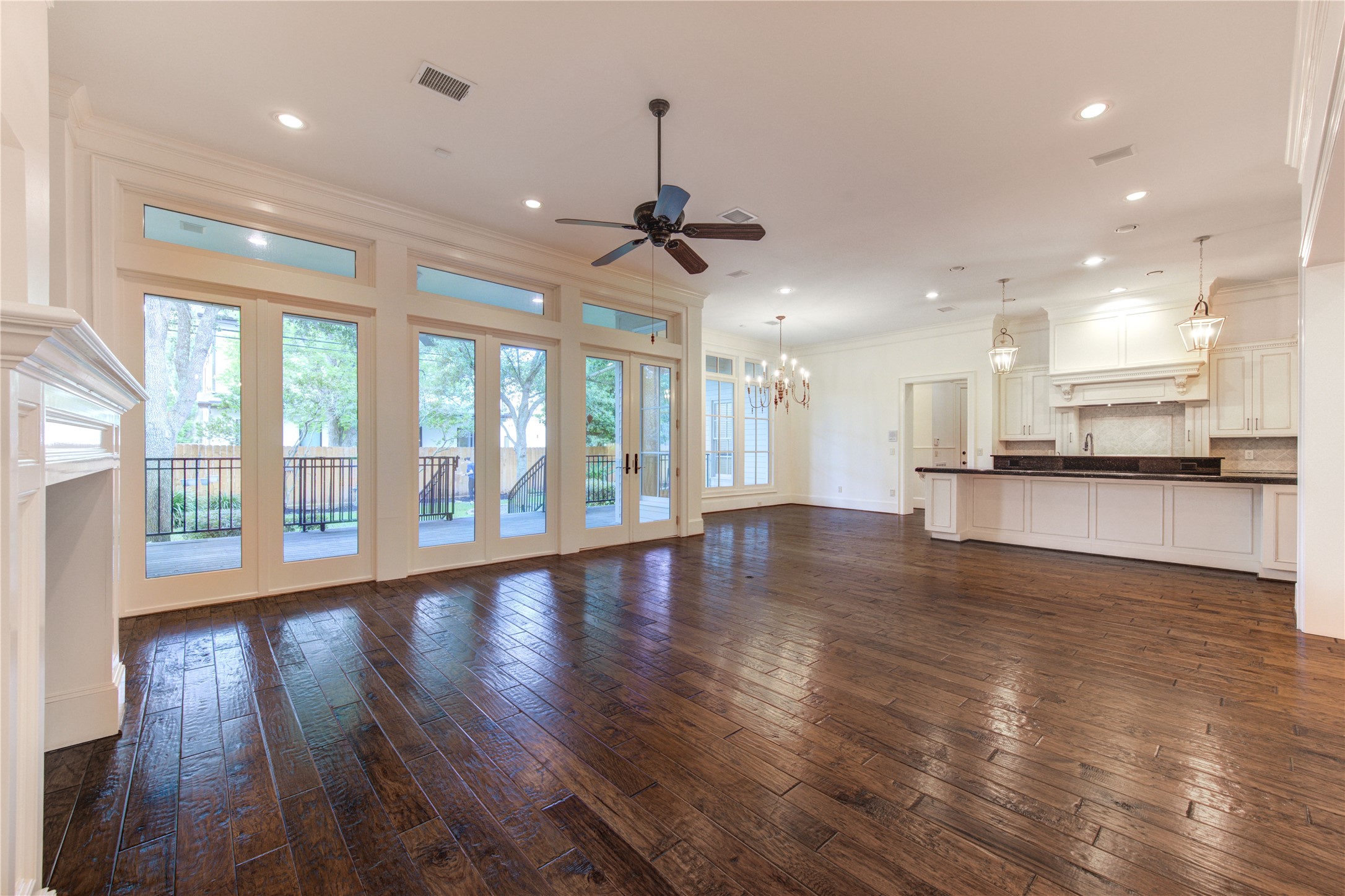 4615 Laurel Street Bellaire, TX 77401 - Photo 9 of 48 Another view of the family room facing the outdoor covered patio and Kitchen + breakfast rooms.